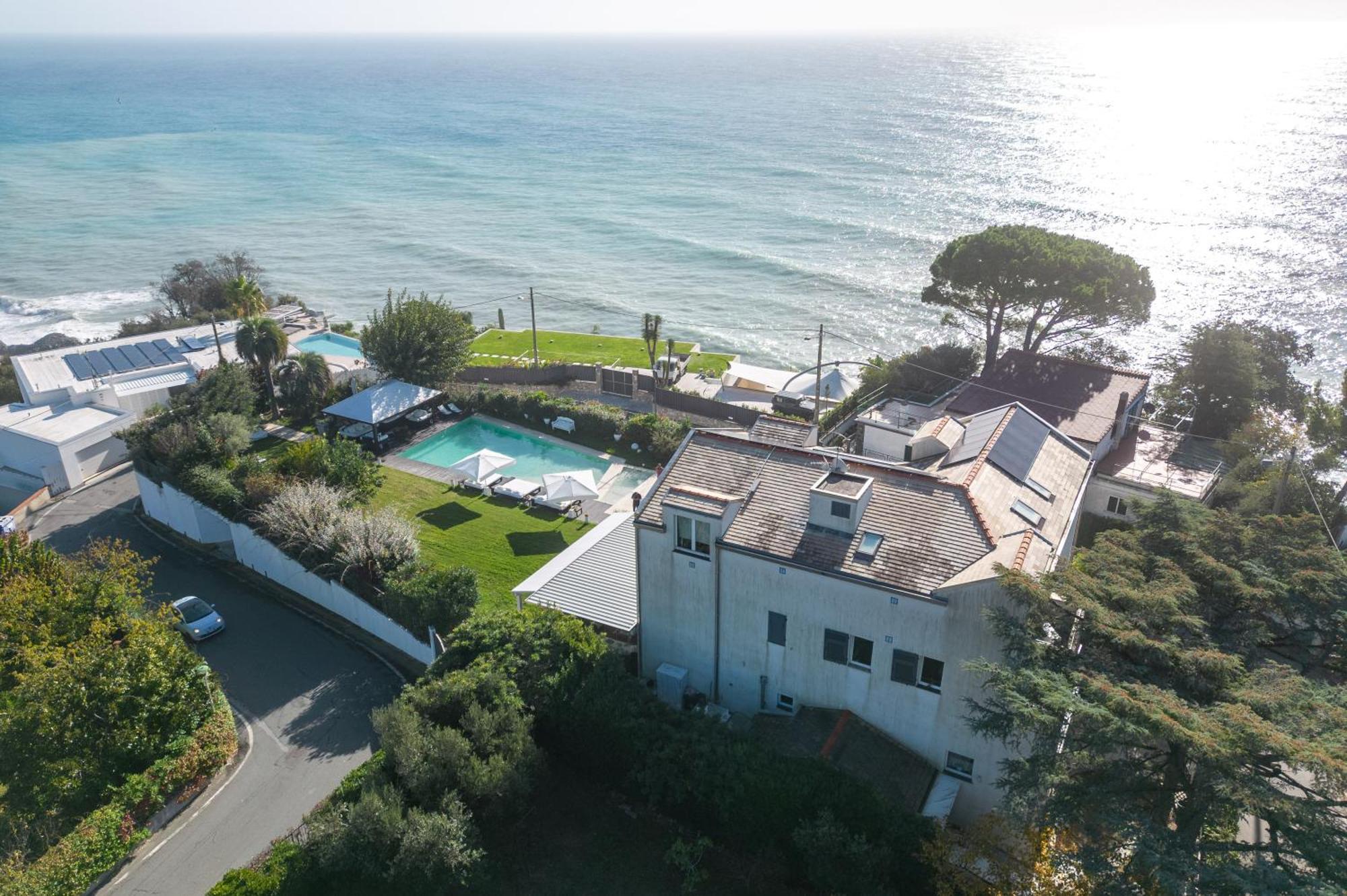 Villa Verney Albisola Superiore Exteriör bild